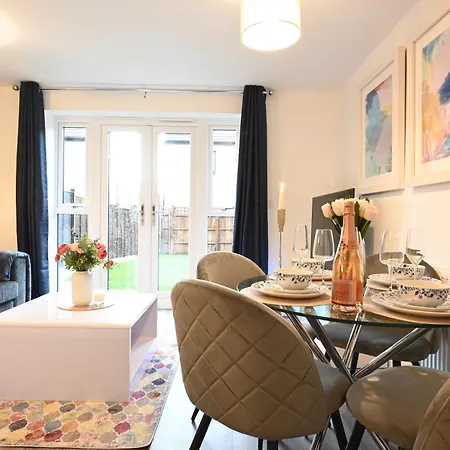 Luxury 4 Bed House With Gated Parking In The Heart Of Birmingham! Birmingham