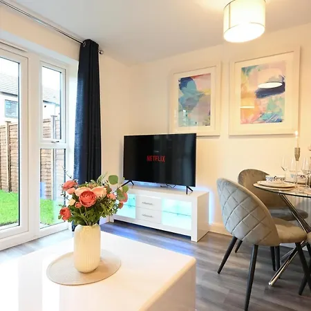 Apartment Luxury 4 Bed House With Gated Parking In The Heart Of Birmingham! Birmingham