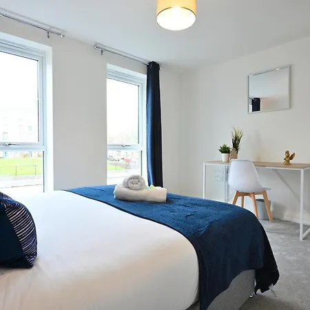 Luxury 4 Bed House With Gated Parking In The Heart Of Birmingham! Apartment *