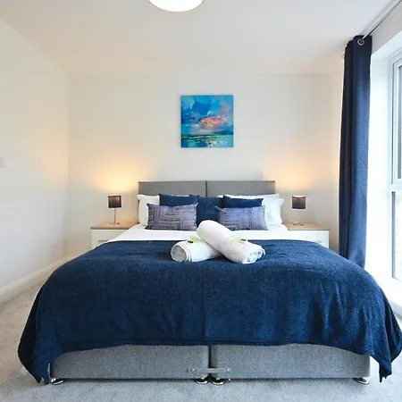 Luxury 4 Bed House With Gated Parking In The Heart Of Birmingham! *