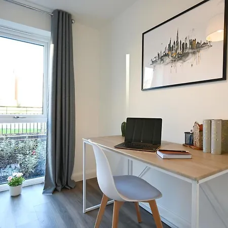 Apartment Luxury 4 Bed House With Gated Parking In The Heart Of Birmingham! Birmingham